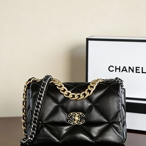Chanel 19 Medium in Quilted Shiny Calfskin